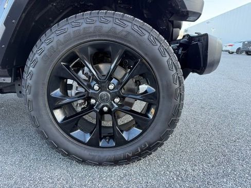 Used 2025 Jeep Gladiator Sport image 14