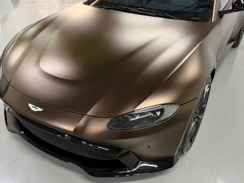 Used 2021 Aston Martin V8 Vantage Base 2dr Coupe image 24