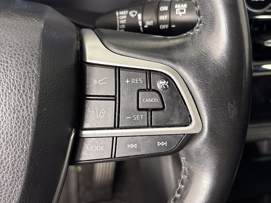 Used 2023 Toyota Highlander Limited AWD/4WD image 19