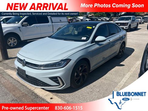 Used 2025 Volkswagen Jetta SE FWD image 1