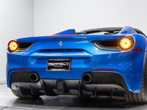 Used 2016 Ferrari 488 Spider image 90