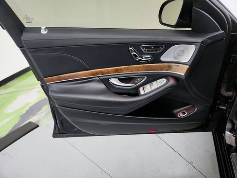 Used 2015 Mercedes-Benz S 550 Sedan w/ Premium 1 Package image 22