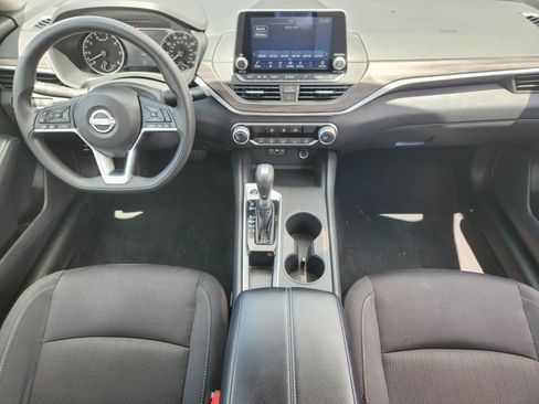 Used 2025 Nissan Altima 2.5 SV FWD image 25