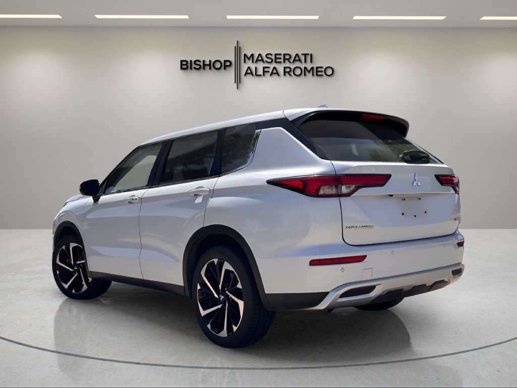 Used 2024 Mitsubishi Outlander SE Black Edition AWD/4WD image 3