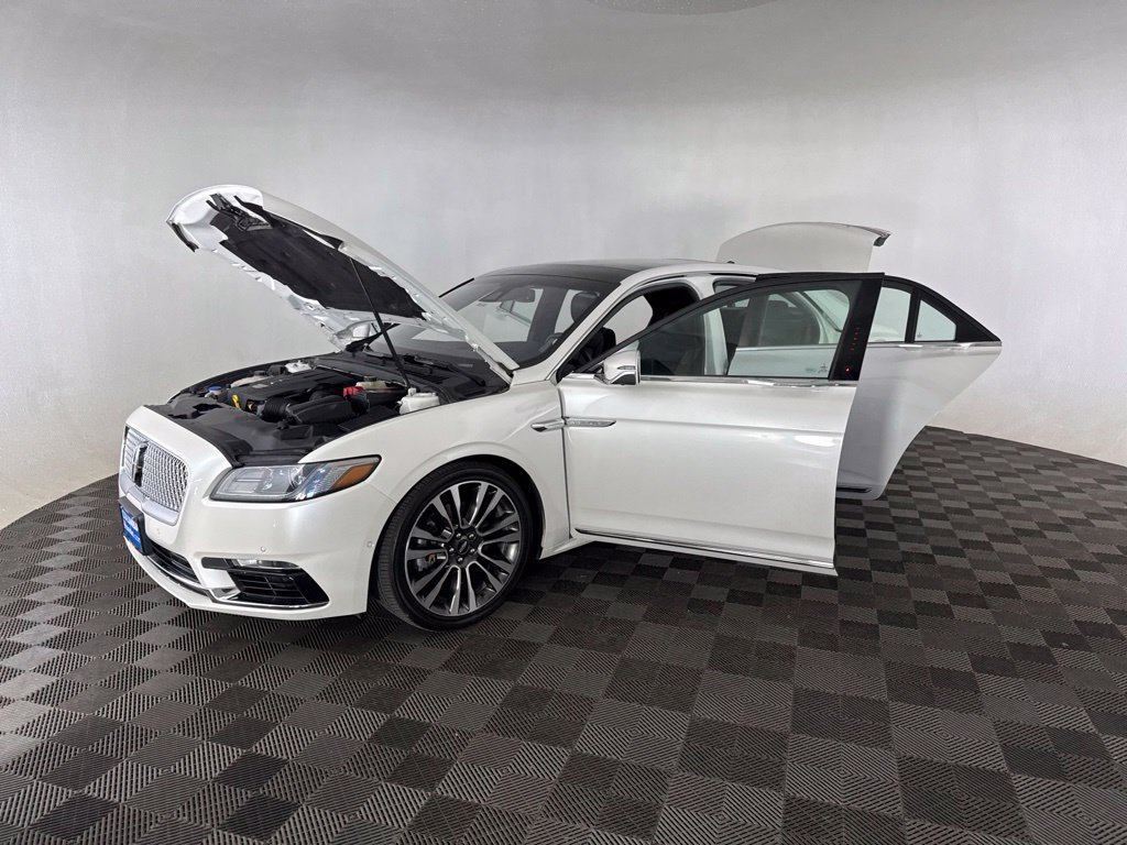 Used 2018 Lincoln Continental Select AWD/4WD image 11