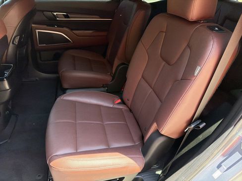 Used 2024 Kia Telluride EX w/ EX Captain's Chair Package AWD/4WD image 19