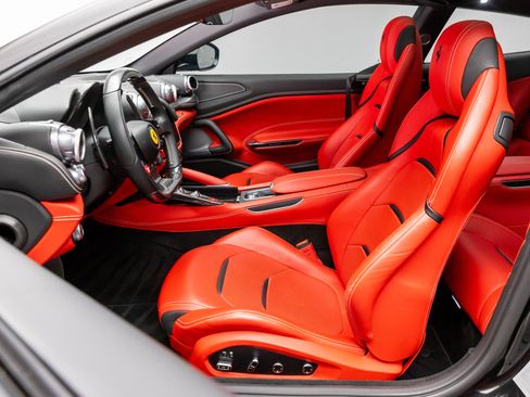Used 2020 Ferrari GTC4Lusso T RWD image 5