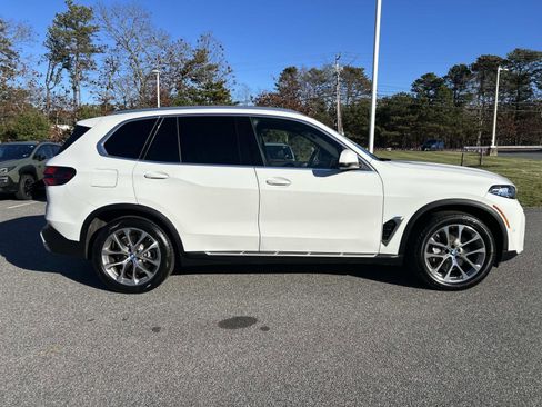 Used 2025 BMW X5 xDrive50e image 2