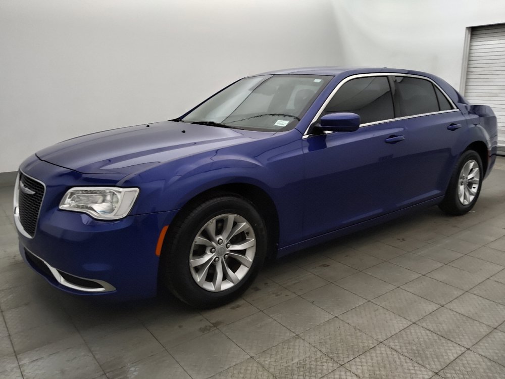 Used 2021 Chrysler 300 Touring RWD image 2