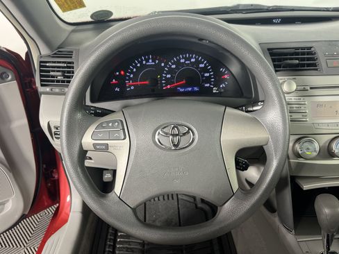 Used 2010 Toyota Camry LE FWD image 17