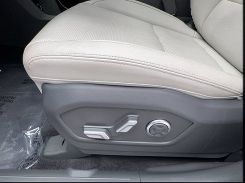 Used 2025 Hyundai Santa Fe Limited FWD image 21