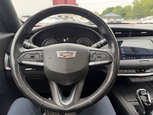 Used 2021 Cadillac XT4 Premium Luxury w/ Cold Weather Package AWD/4WD image 12