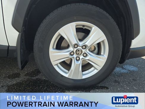 Used 2021 Toyota RAV4 XLE w/ Convenience Package AWD/4WD image 18