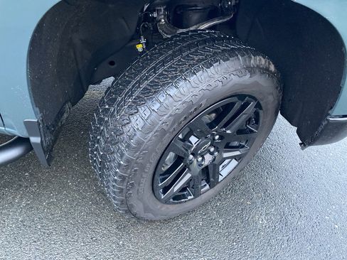 Used 2025 Chevrolet Silverado 1500 LT Trail Boss w/ Convenience Package II image 2