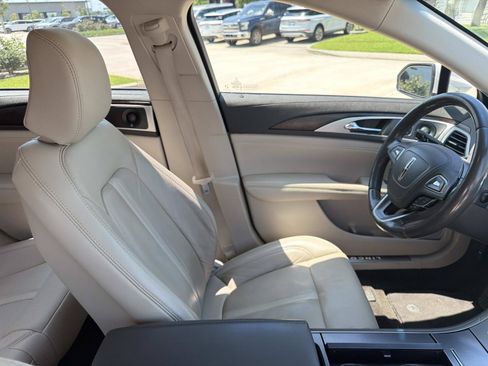 Used 2020 Lincoln MKZ Reserve w/ Monochromatic Package FWD image 12