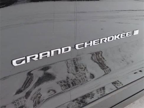 Used 2023 Jeep Grand Cherokee Limited w/ Trailer Tow Prep Group (B) image 13