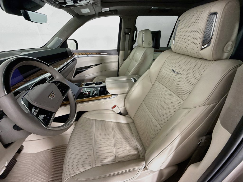 Used 2025 Cadillac Escalade ESV Sport Platinum w/ LPO, Floor Liner Package AWD/4WD image 5