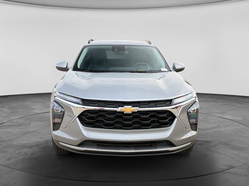 Used 2025 Chevrolet Trax LT w/ LT Convenience Package FWD image 3