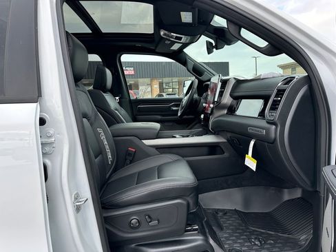 New 2026 RAM 1500 Laramie AWD/4WD image 18