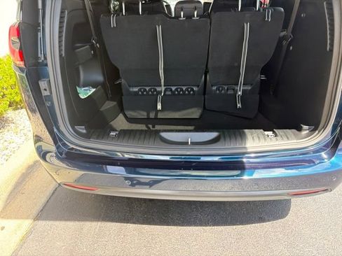 Used 2023 Chrysler Pacifica Touring-L w/ S Appearance Package FWD image 12