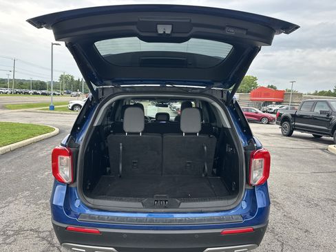 Used 2022 Ford Explorer XLT w/ Equipment Group 202A AWD/4WD image 9
