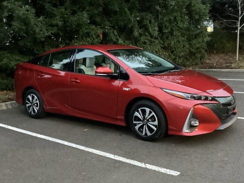 Used 2019 Toyota Prius Prime Advanced image 10