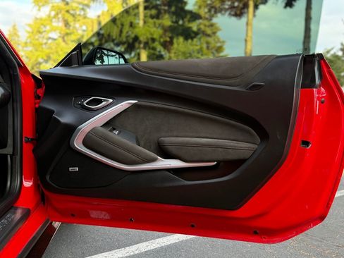 Used 2018 Chevrolet Camaro ZL1 RWD image 16