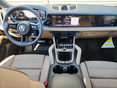 New 2025 Porsche Cayenne Coupe image 17