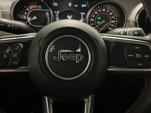 Used 2023 Jeep Gladiator Overland AWD/4WD image 15