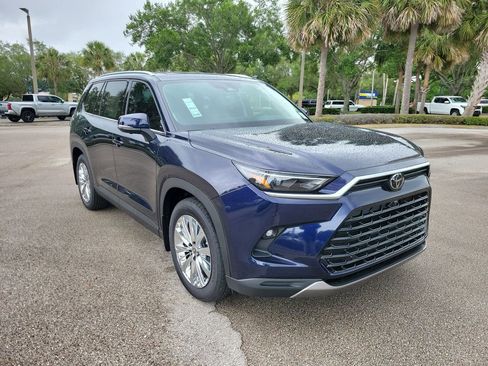 New 2026 Toyota Grand Highlander Platinum AWD/4WD image 2