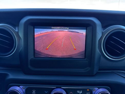 Used 2023 Jeep Wrangler Sport image 17