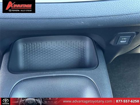 Used 2025 Toyota Corolla LE image 33