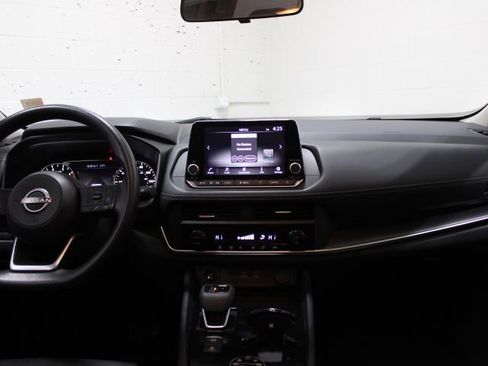 Used 2024 Nissan Rogue SV image 28