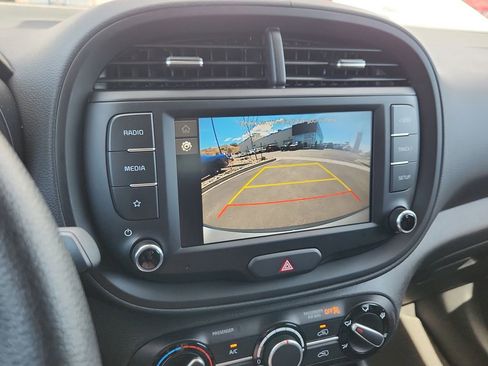 Certified 2025 Kia Soul LX image 17