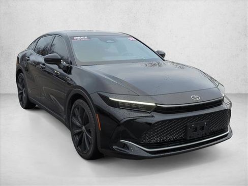 Used 2025 Toyota Crown Nightshade image 3