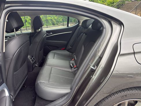 Used 2022 Genesis G70 2.0T RWD image 3