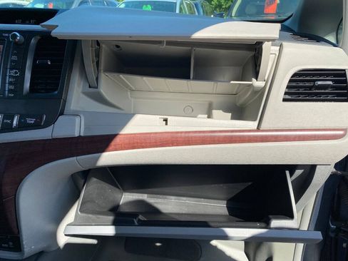 Used 2013 Toyota Sienna Limited w/ Premium Pkg FWD image 36