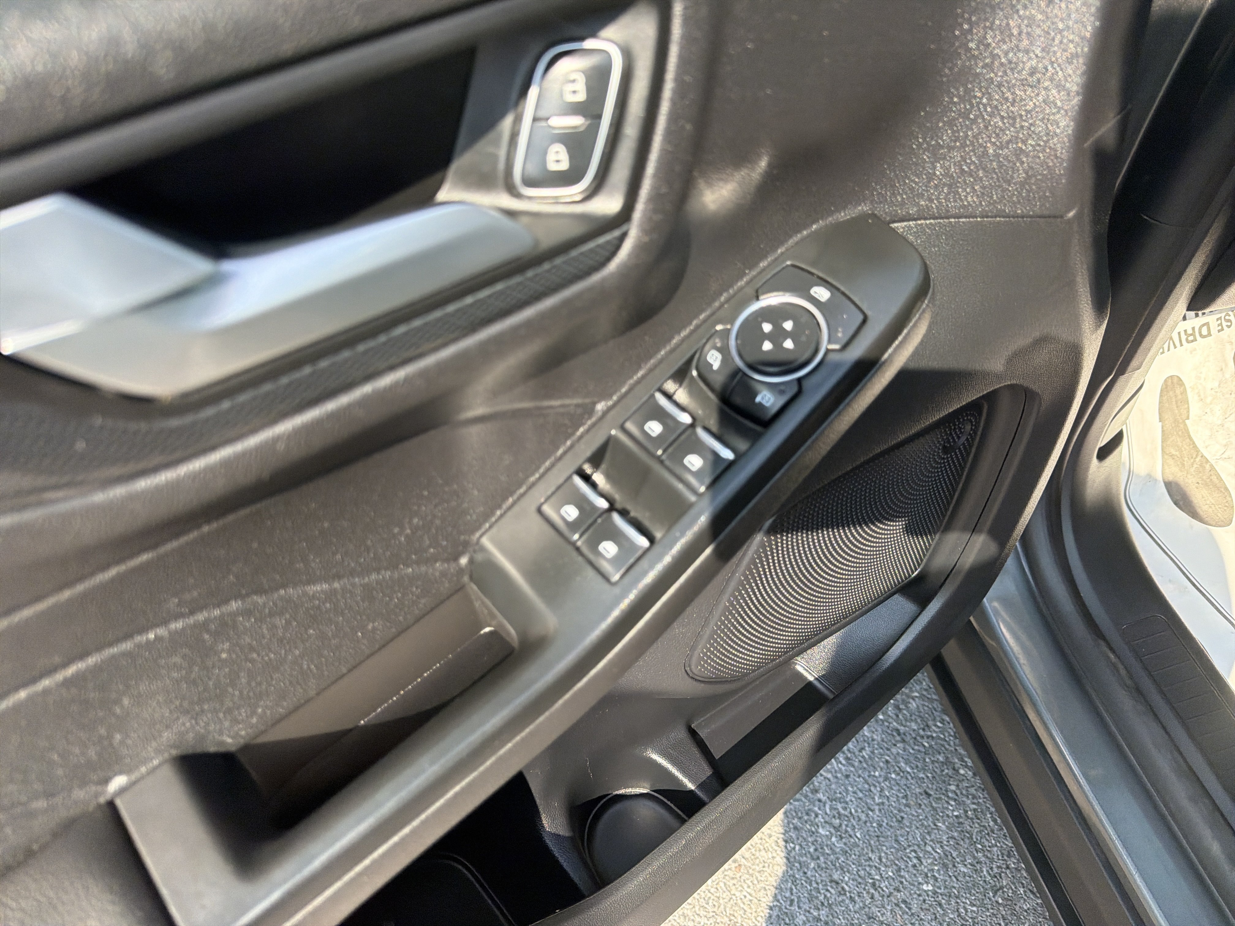 Certified 2025 Ford Escape ST-Line Select AWD/4WD image 16