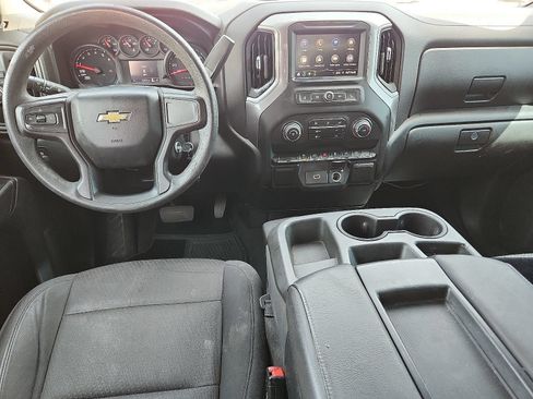 Used 2020 Chevrolet Silverado 1500 Custom w/ Custom Value Package RWD image 9