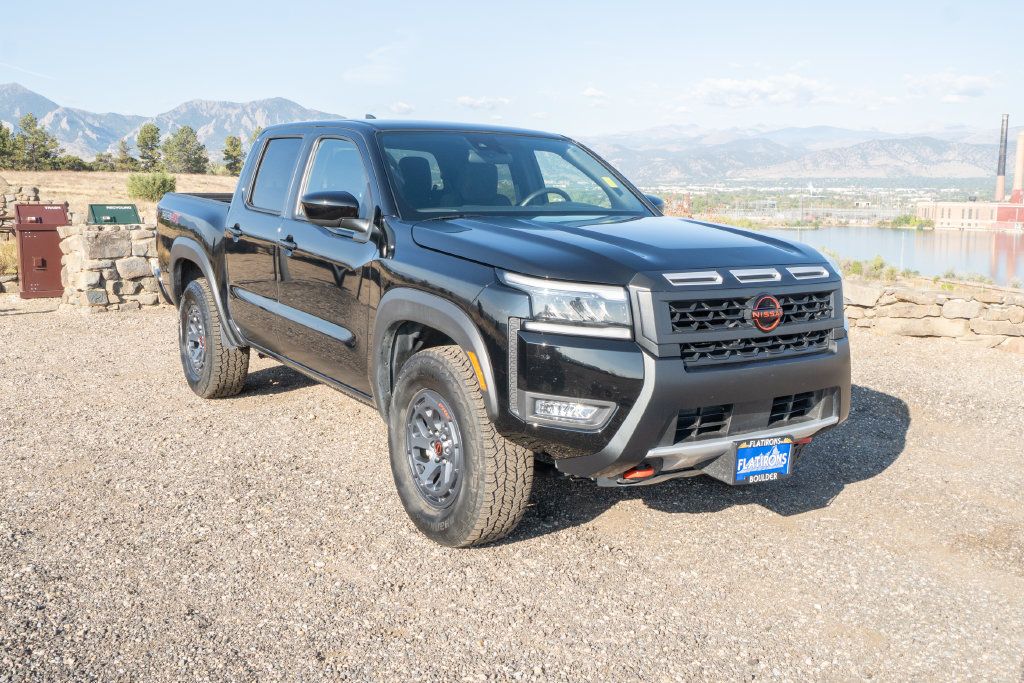 Used 2026 Nissan Frontier PRO-4X AWD/4WD image 3