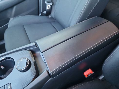 Used 2024 Nissan Rogue S image 32