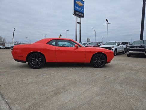 Used 2021 Dodge Challenger SXT w/ Blacktop Package image 9