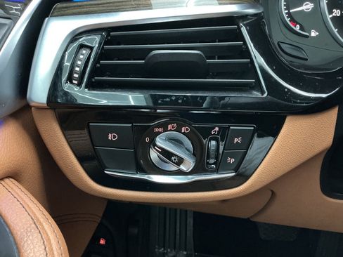 Used 2018 BMW 530e RWD image 41