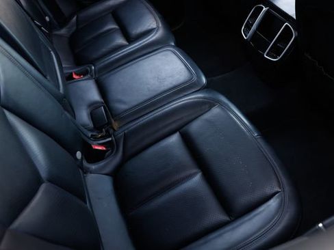 Used 2018 Porsche Cayenne Platinum Edition image 15