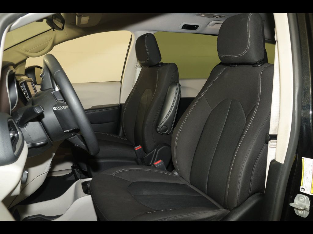 Used 2023 Chrysler Voyager LX FWD image 23
