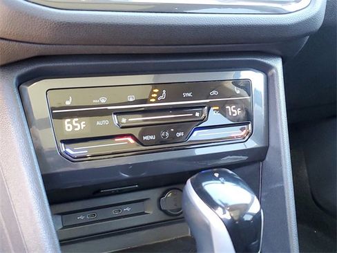 Used 2024 Volkswagen Tiguan SE image 24