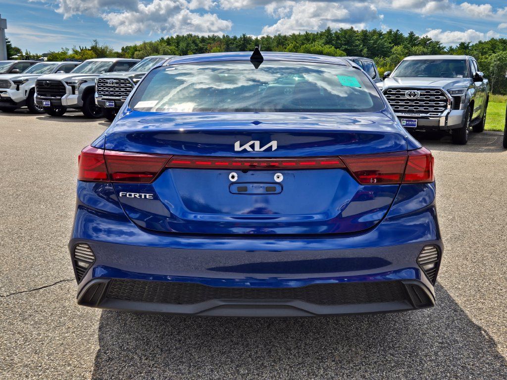 Used 2024 Kia Forte LXS w/ LXS Technology Package FWD image 4