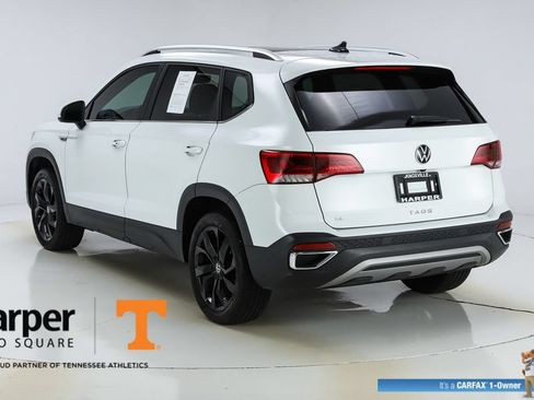Used 2023 Volkswagen Taos SE w/ Panoramic Sunroof Package FWD image 45