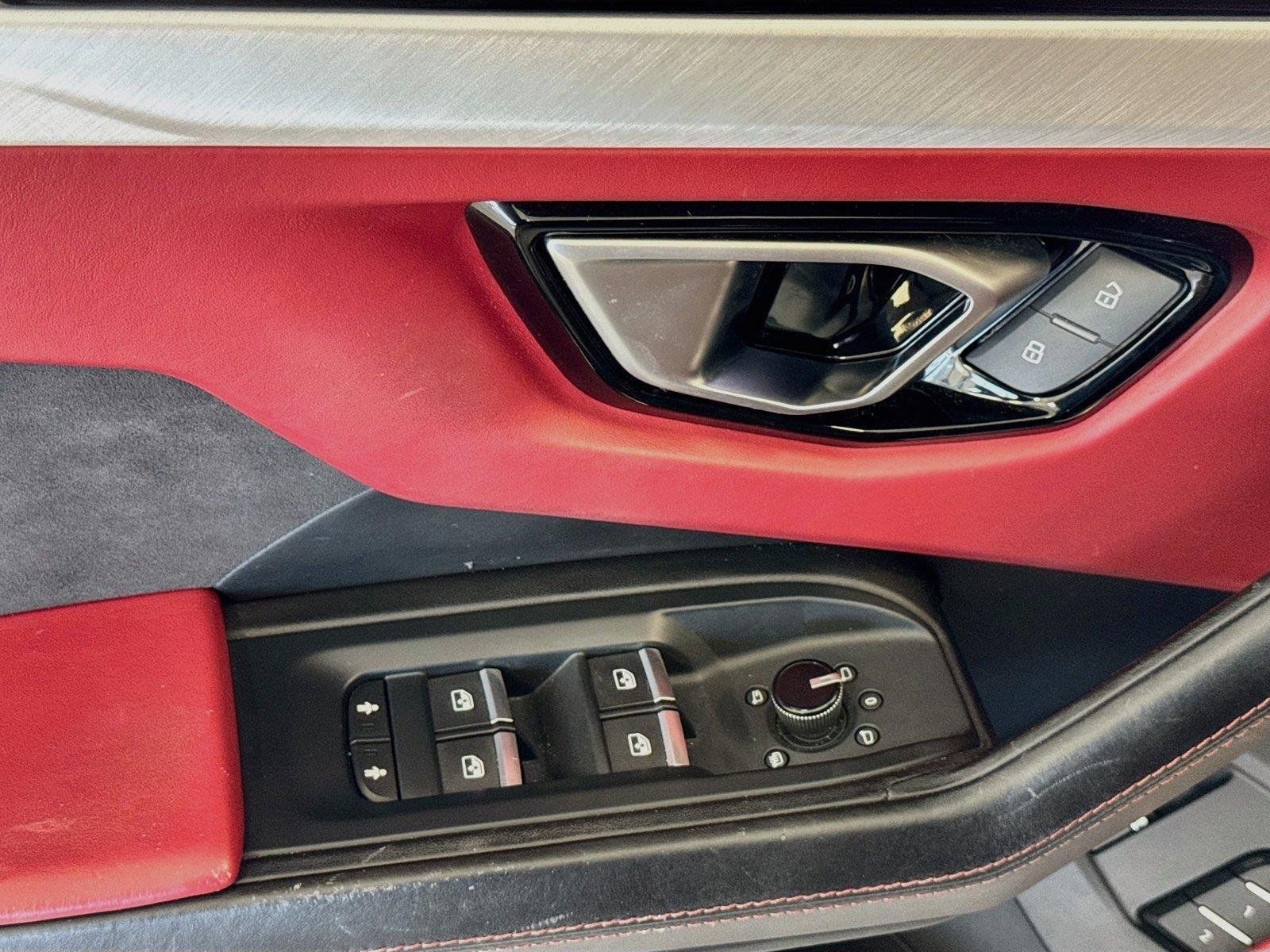 Used 2020 Lamborghini Urus AWD/4WD image 18