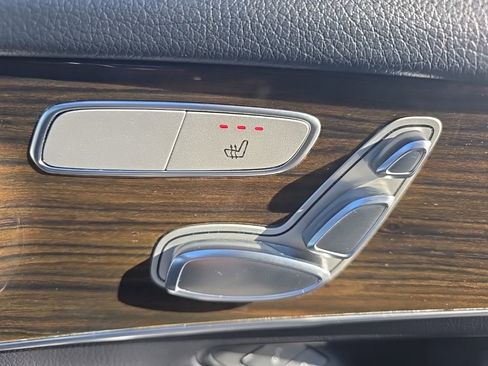 Used 2020 Mercedes-Benz GLC 300 4MATIC image 22